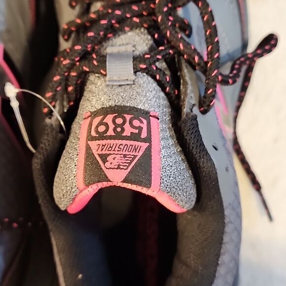 New Balance comp toe slip resistant size 9.5 tried on once - Picture 4 of 8